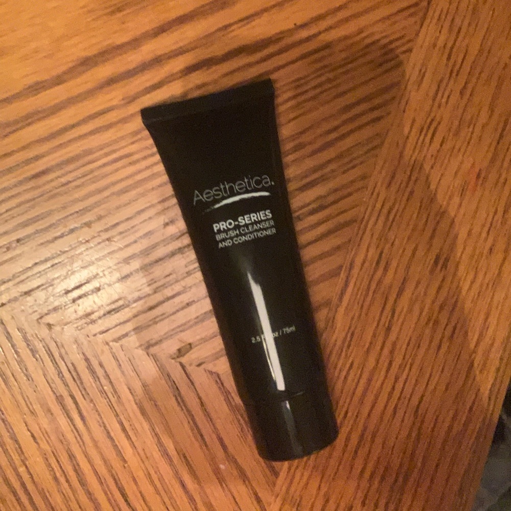 Aesthetica brush cleaner